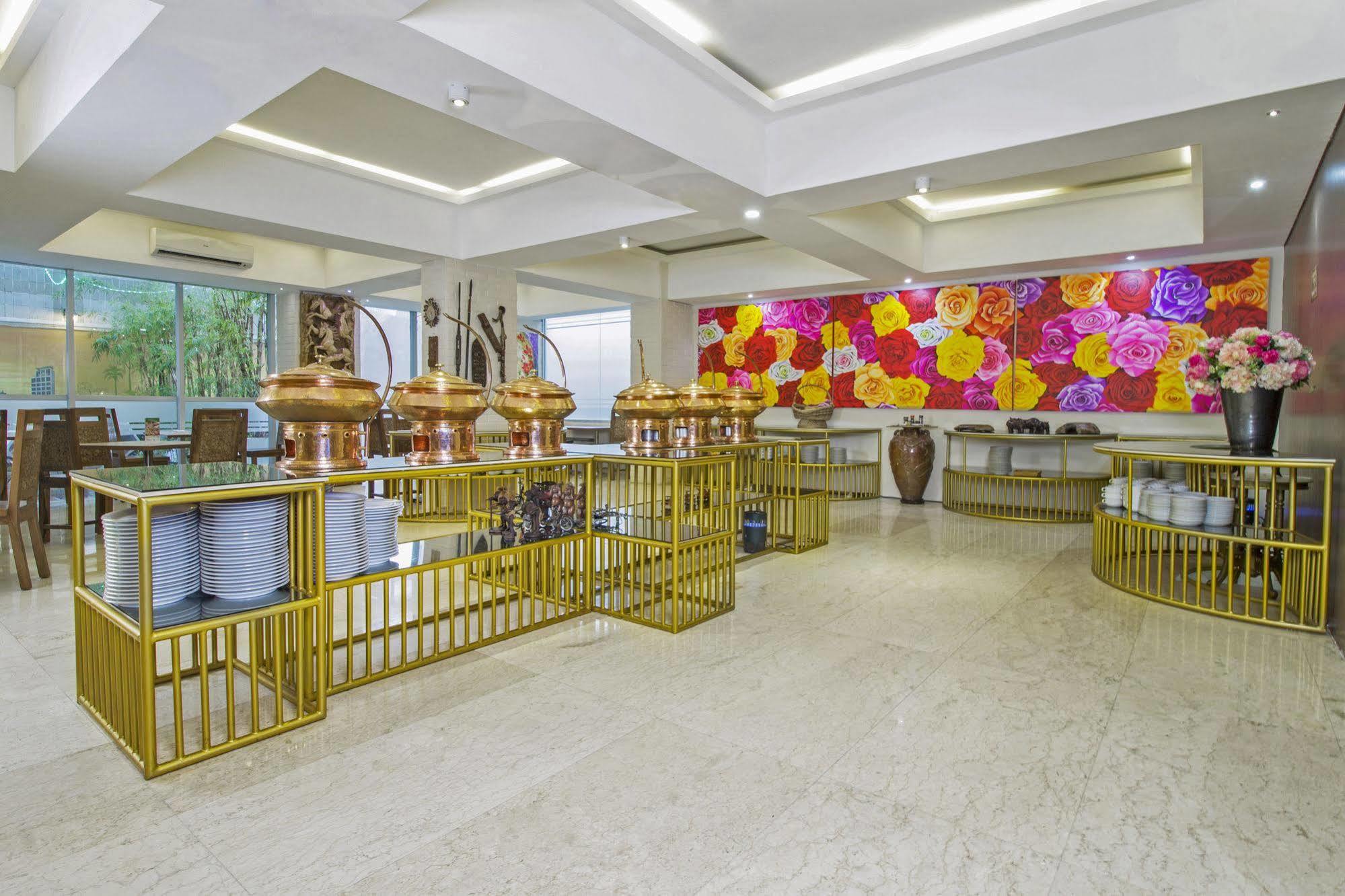 Reddoorz Premium @ Thamrin Kebon Sirih Hotel Джакарта Екстериор снимка