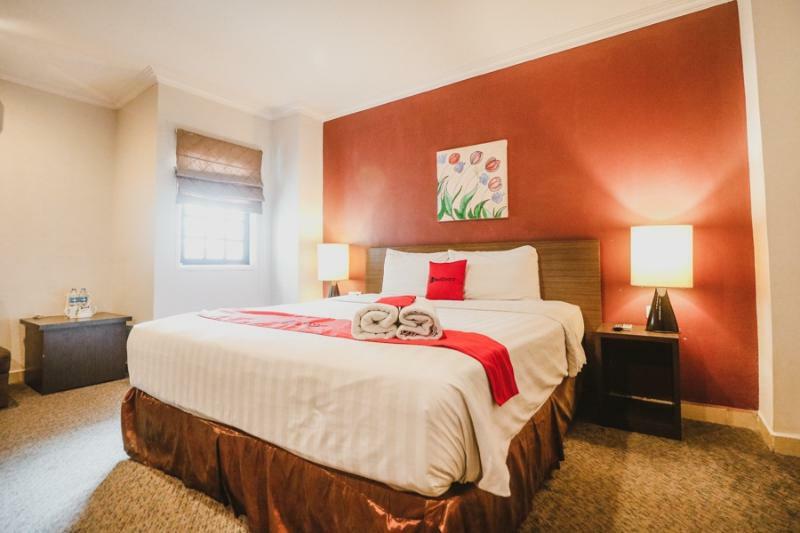 Reddoorz Premium @ Thamrin Kebon Sirih Hotel Джакарта Екстериор снимка