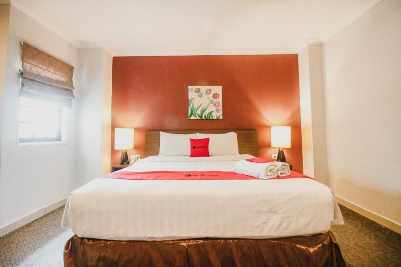 Reddoorz Premium @ Thamrin Kebon Sirih Hotel Джакарта Екстериор снимка